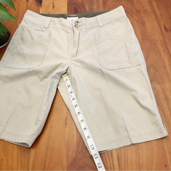 Columbia Casual Earthy Beige Athleisure Relaxed Fit Medium Length Shorts. 8 - Picture 11 of 14